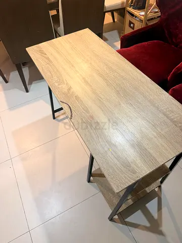 Study table/ Table