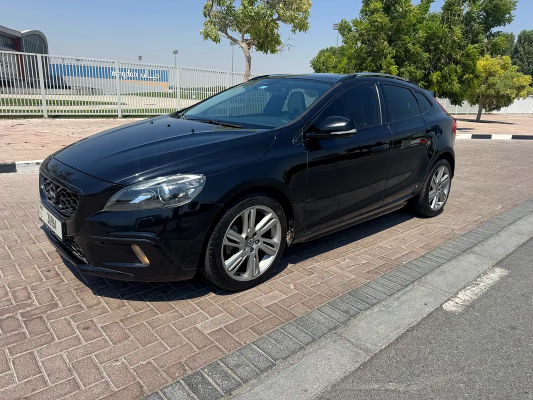 Volvo V-Class 2014 — photo 1 of 9