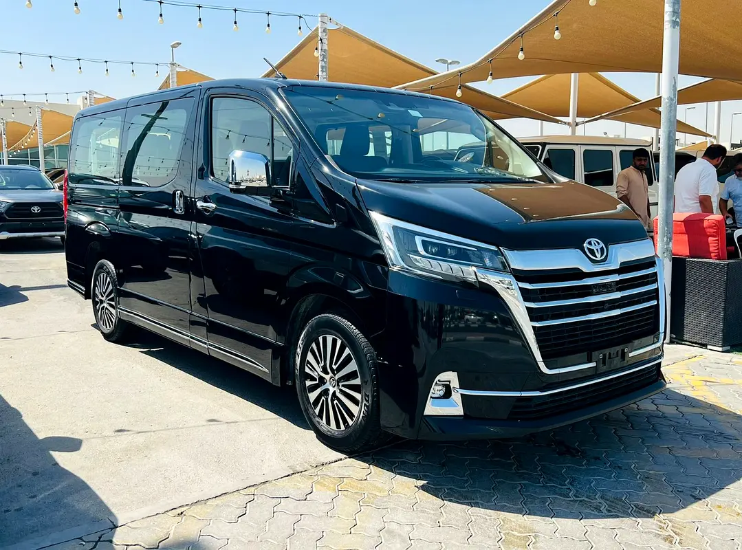 Toyota Granvia 2024 — photo 1 of 17