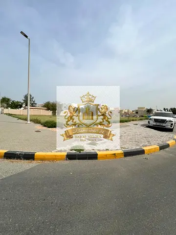 � أرض زاوية نادرة على 3 شوارع – أفضل موقع في الفلج / الشارقة 🔥