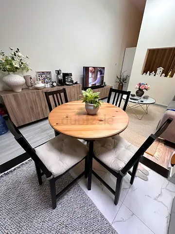 Dining table + 2 chairs