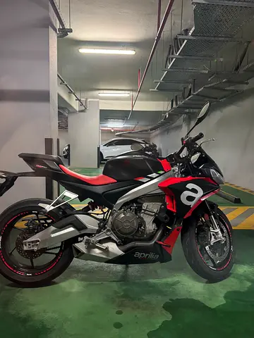 Aprillia Tuono 660