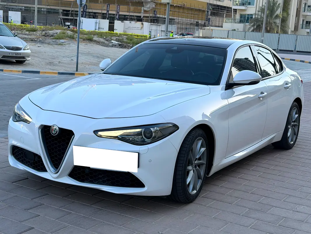 Alfa Romeo Giulia 2019 — photo 1 of 12
