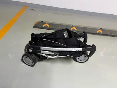 Compact foldable stroller - good condition