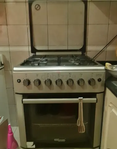Used freestanding gas stove with oven - good working condition