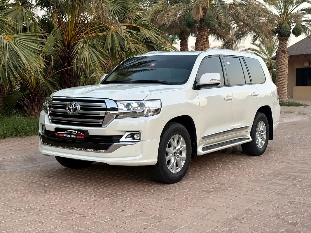 Toyota Land Cruiser 2020 — photo 1 of 12