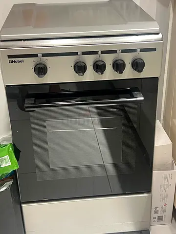 Stainless steel freestanding electric oven in good condition