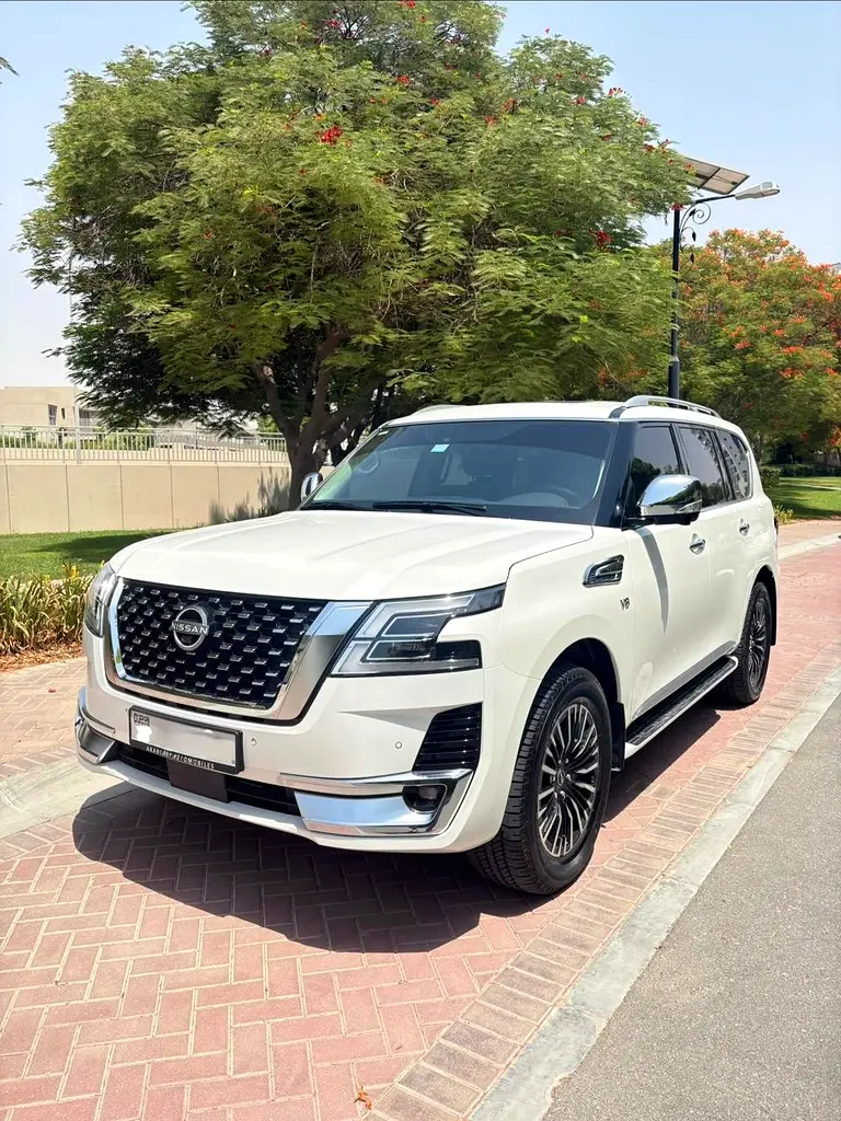 Nissan Patrol 2024 — photo 1 of 11