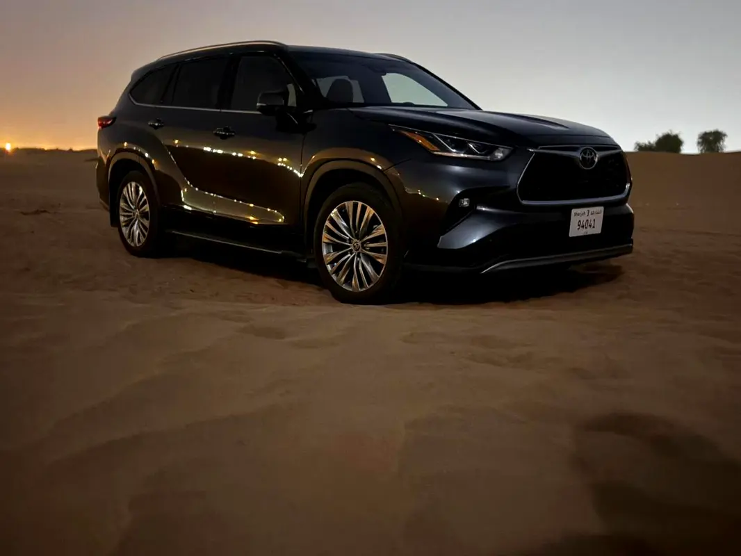 Toyota Highlander 2023 — photo 1 of 16
