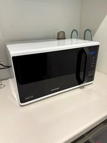Samsung Countertop Microwave - Good Condition