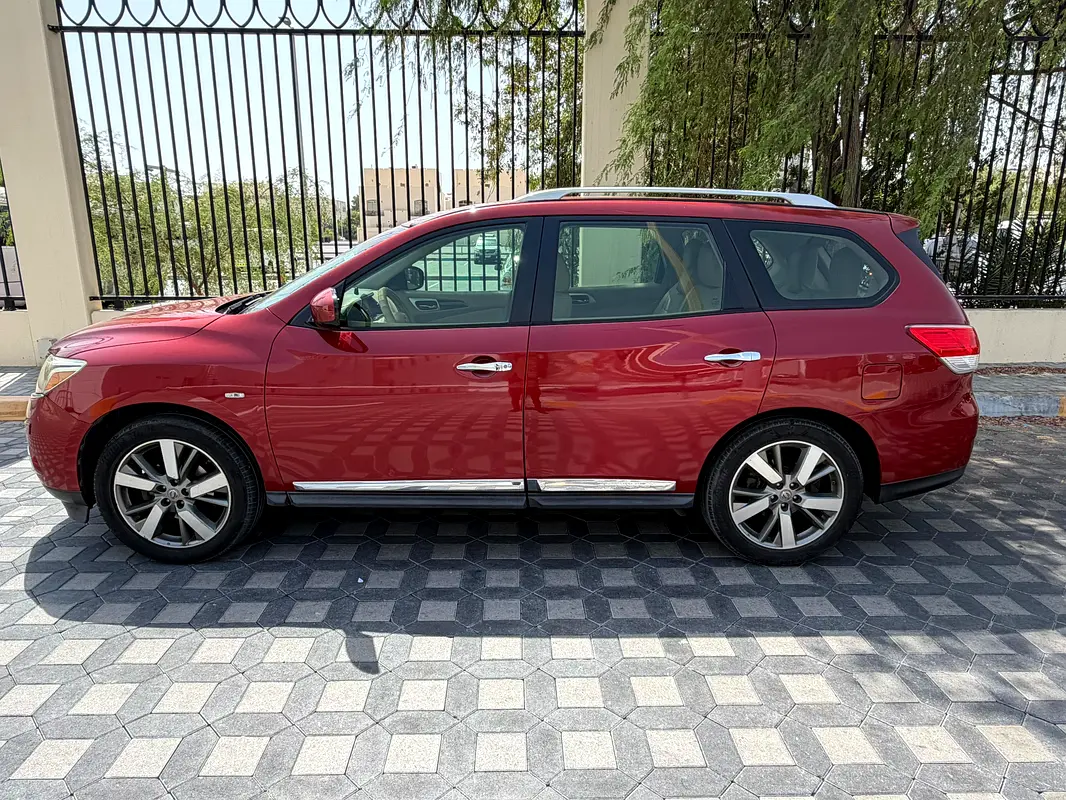 Nissan Pathfinder 2013 — photo 1 of 12