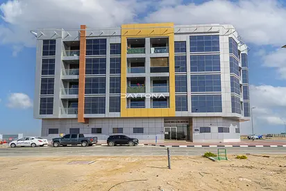 SPACIOUS | PRIME LOCATION BETWEEN AUH - DXB | SAIH SHUAIB