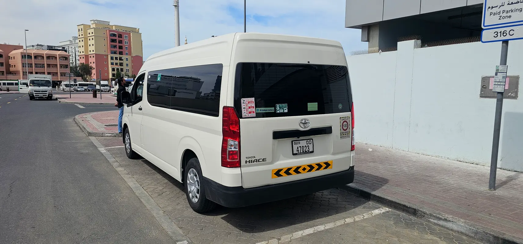 Toyota Hiace 2021 — photo 1 of 8