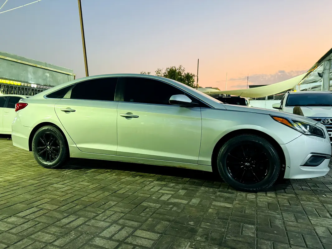 Hyundai Sonata 2017 — photo 1 of 7
