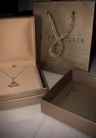 Luxury Necklace – Excellent Condition, With Box.