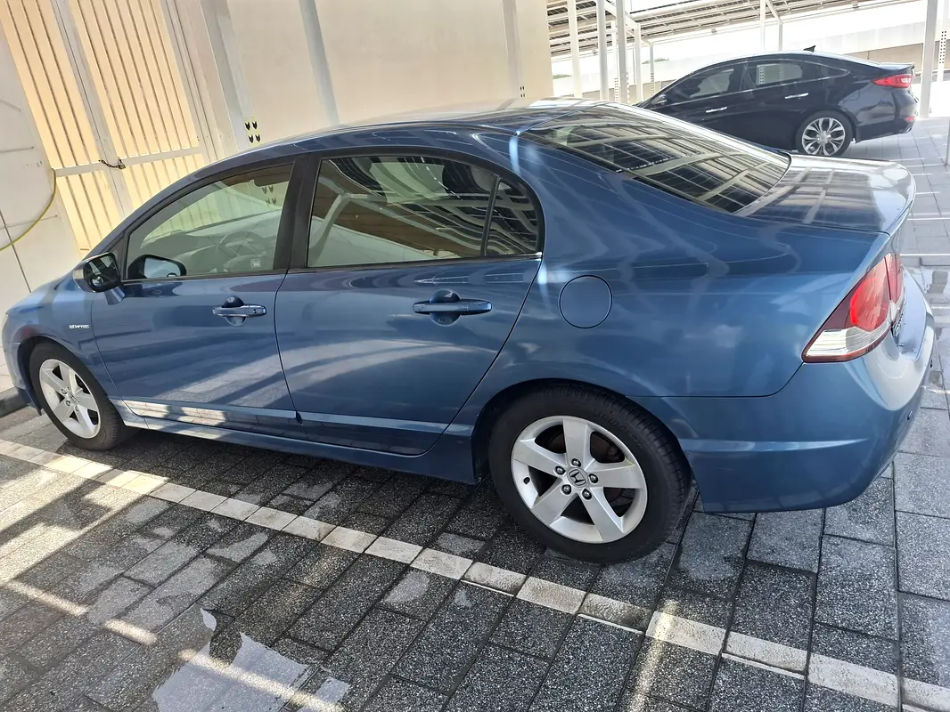 Honda Civic 2010 — photo 1 of 3