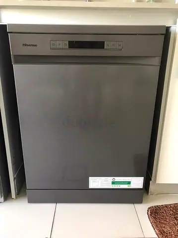 Hisense freestanding dishwasher - stainless steel, excellent condition