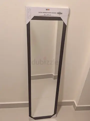 Slim Over-the-Door Full-Length Mirror with Hooks (34 x 124 cm)