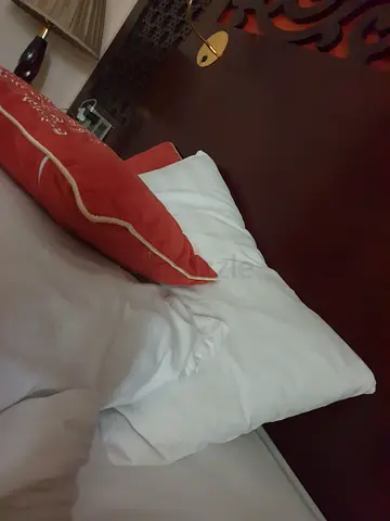 KING SIZE BED WITH MATTRESS HOTEL STYLE