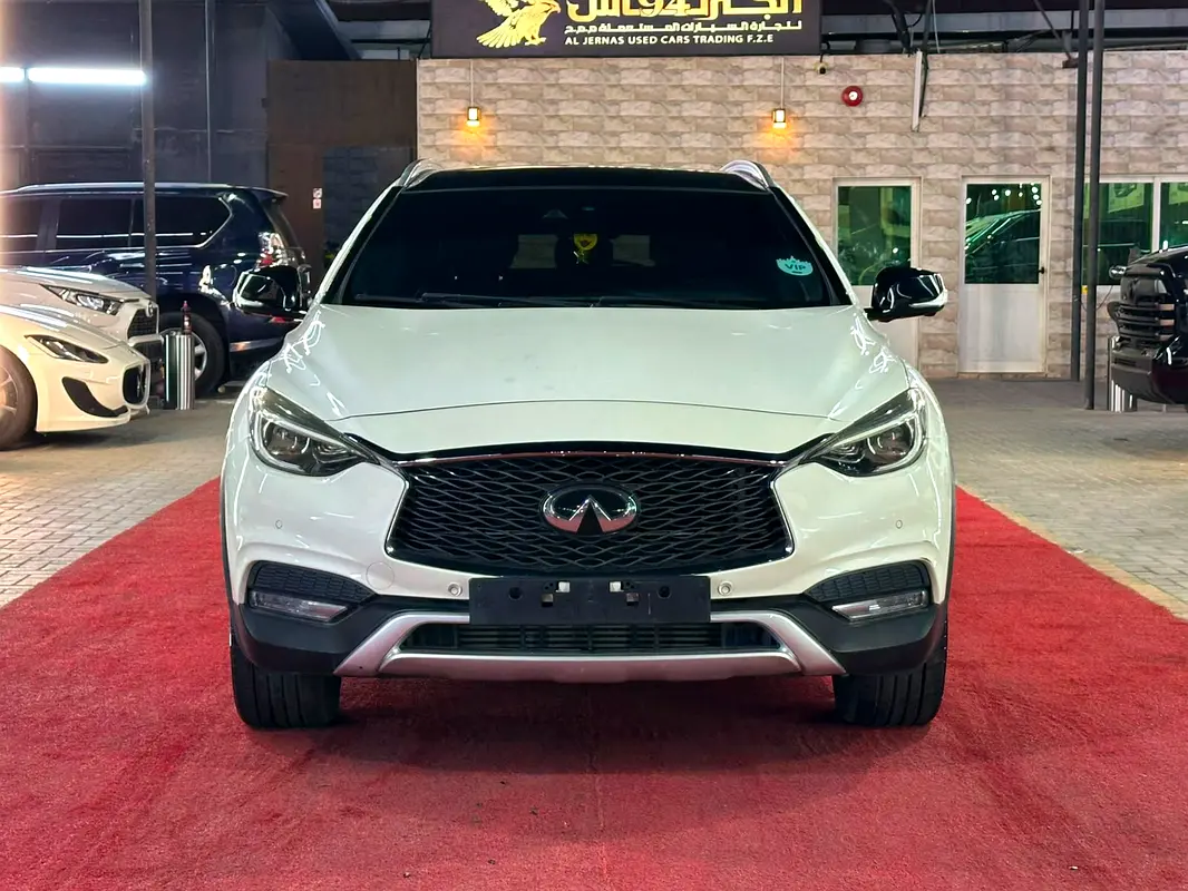Infiniti QX30 2018 — photo 1 of 20
