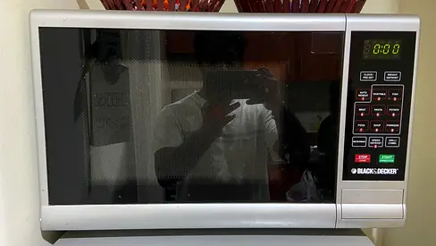 Black+Decker countertop microwave - good working condition