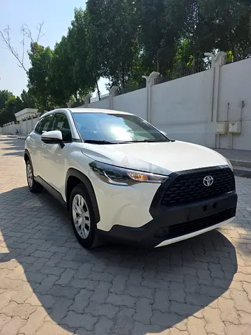 Under warranty full service history Toyota Carolla Cross 1.8 GCC original paint accidents free