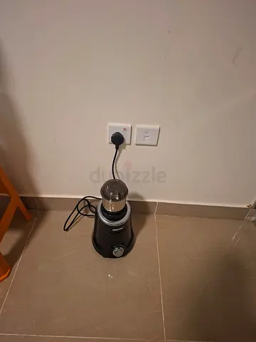Small countertop grinder/blender - single jar, used