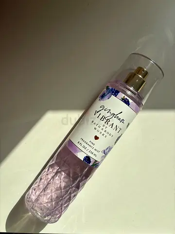 Brand new Vibrant Bath  Body Works body mist - floral scent