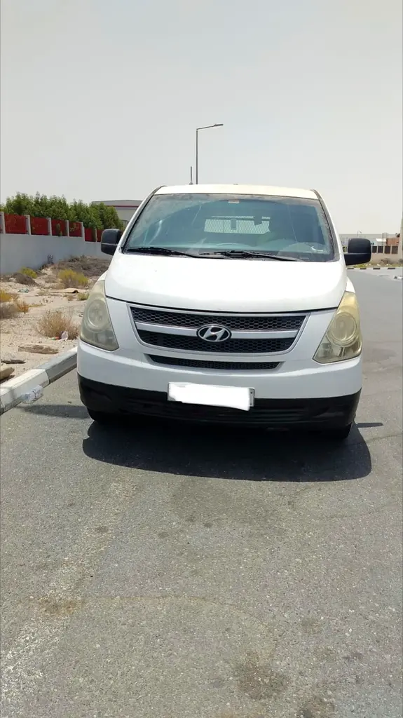 Hyundai H1 2012 — photo 1 of 3