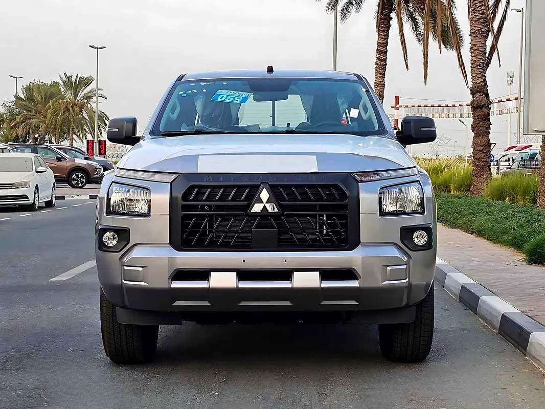 Mitsubishi L200 2024 — photo 1 of 20