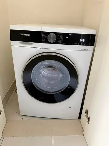 Siemens IQ300 front-load washing machine - good condition