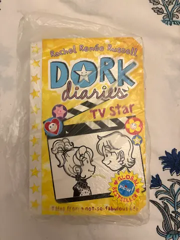 Dork Diaries: TV Star (Rachel Renée Russell) - paperback, like new