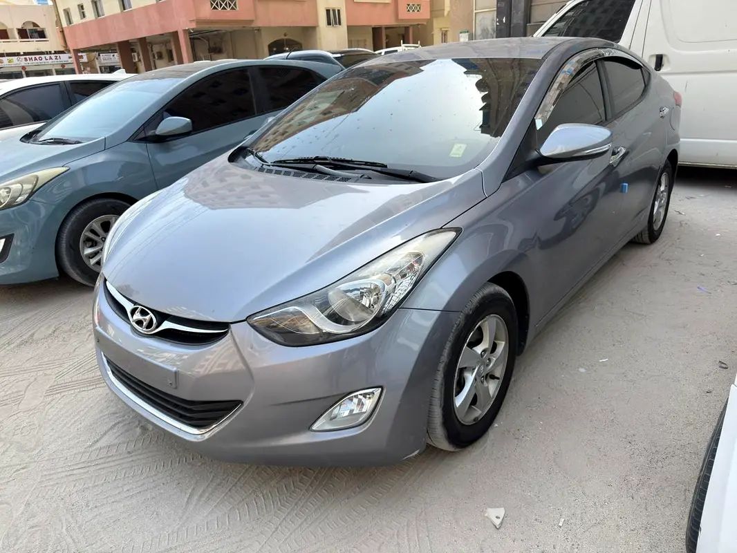 Hyundai Avante 2012 — photo 1 of 18