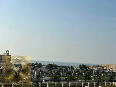 شقة غرفتين وصالة مساحه واسعه للايجار السنوى فى القليعه بها بلكونه باطلاله بحرية مفتوحه ومريحه وتتميز الشقة بوجود تكييف مركزى وغاز مركزى وتشطيب حديث