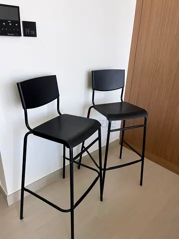 Set of 2 modern black metal bar stools - good condition chair