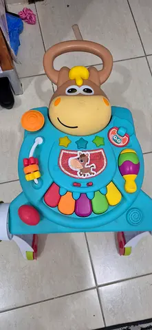 مشاية ولعبة للأطفال