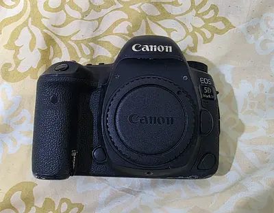 Classifieds: Canon EOS 5D Mark IV body - used, no lens | dubizzle Abu Dhabi