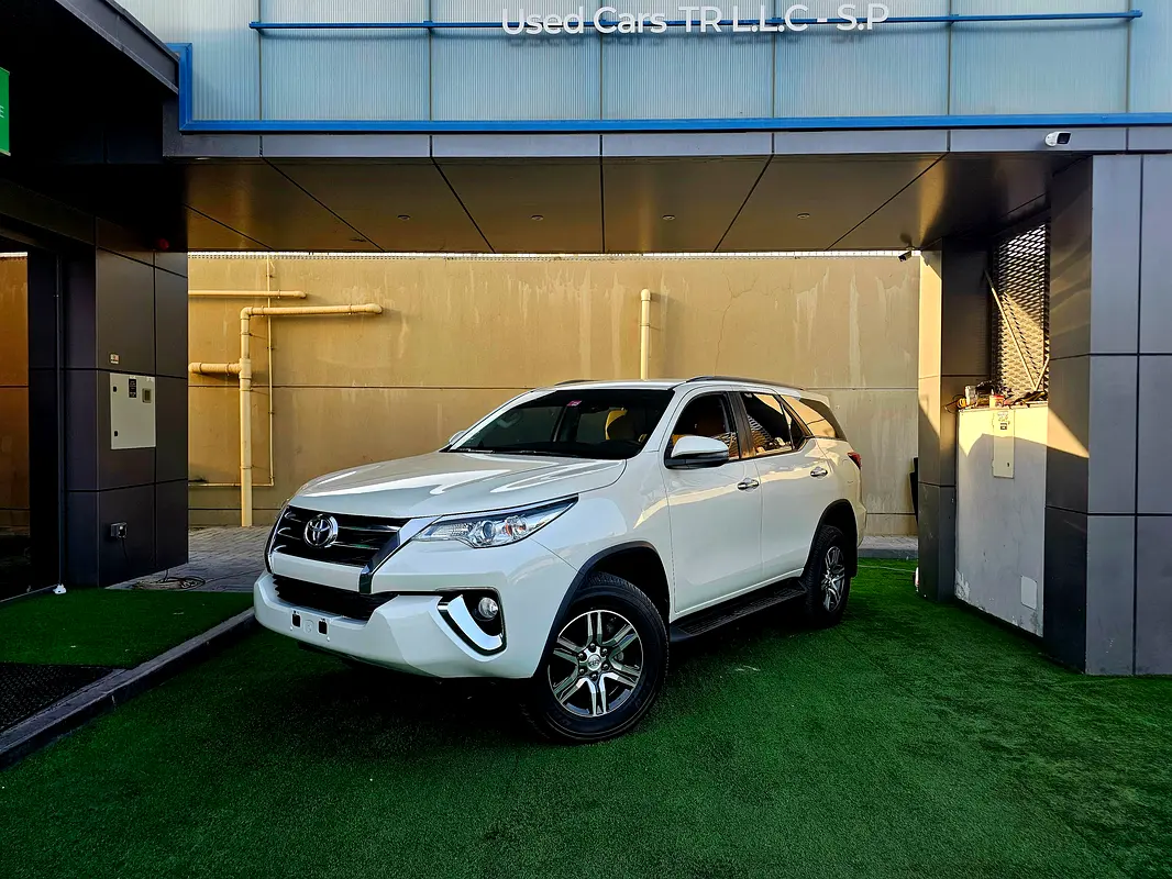 Toyota Fortuner 2020 — photo 1 of 18