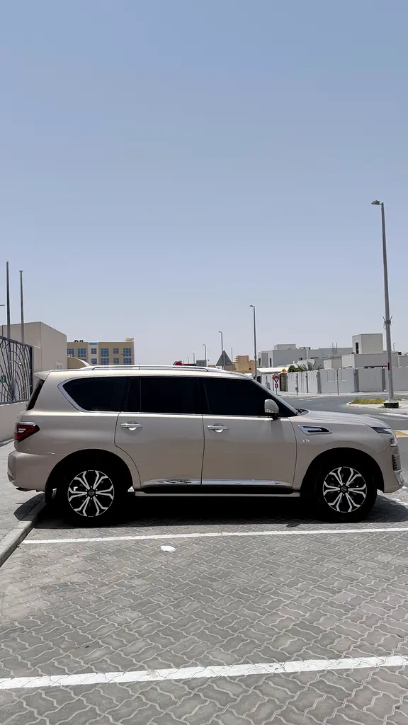Nissan Patrol 2023 — photo 1 of 7