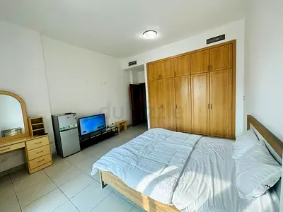 Spacious family room with Big Balcony Near Metro