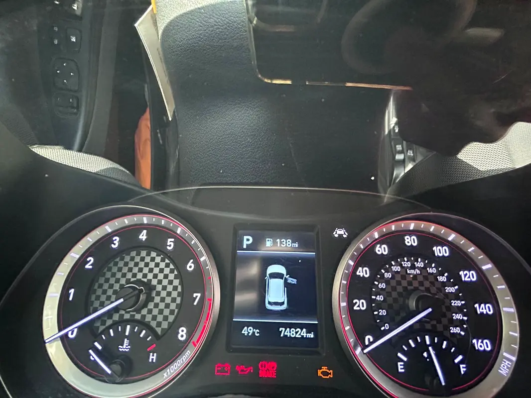 Hyundai Veloster 2019 — photo 1 of 5