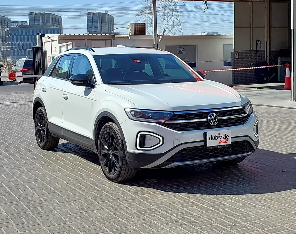 Volkswagen T-Roc 2023 — photo 1 of 16