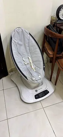 Electric baby swing