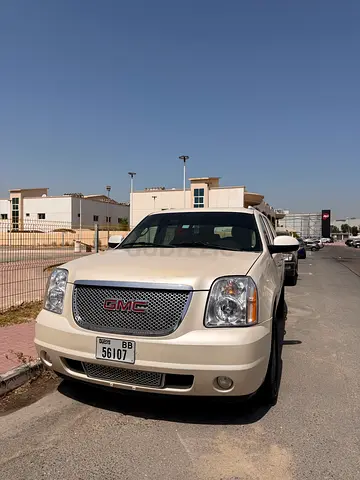 GMC Yukon XL Denali 2014 FULL OPTION GCC Specs - Excellent Condition