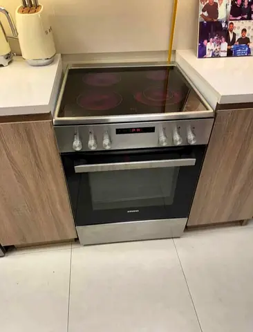 Siemens brand full electric ceramic cooker 60x60 latest model perfect condition