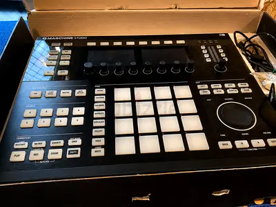 Native Instruments Maschine Studio *WITH FULL SOFTWARE LICENSE TRANSFER ID* - Excellent Condition