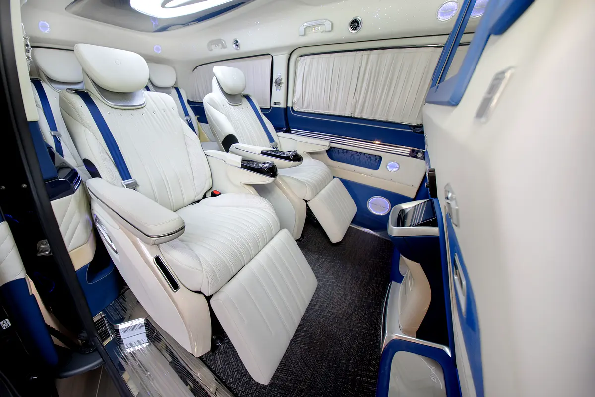 Mercedes-Benz V-Class 2025 — photo 1 of 19