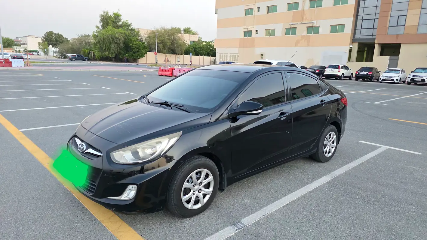Hyundai Accent 2014 — photo 1 of 12