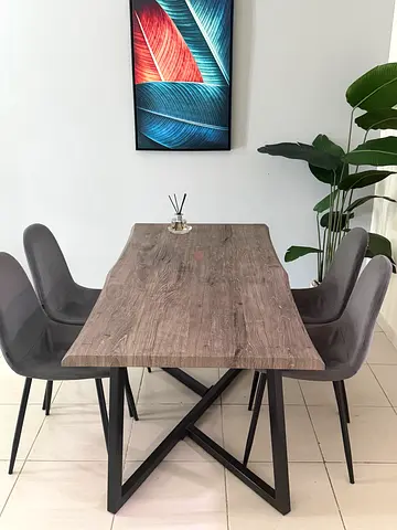 Dinning table for sell + 4 chairs 800 dirham
