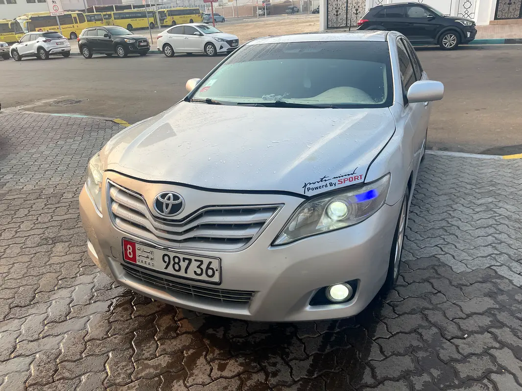 Toyota Camry 2010 — photo 1 of 10